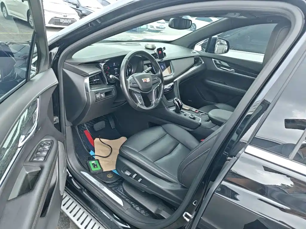 Photo 15 - Cadillac XT5
