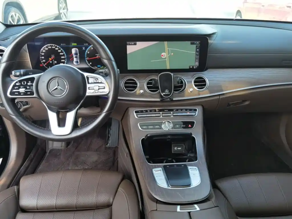 Photo 10 - Mercedes-Benz E-Class