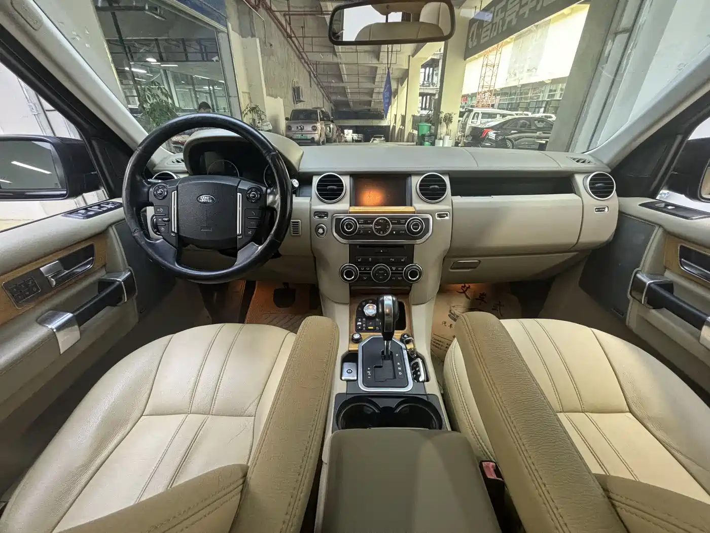 Land Rover Discovery 2012 5.0 V8 SE фото 8