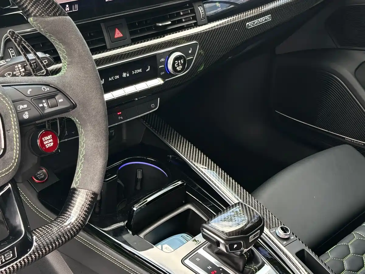 Audi RS 4 2023 Model RS4 Avant Dark Gold Edition фото 7