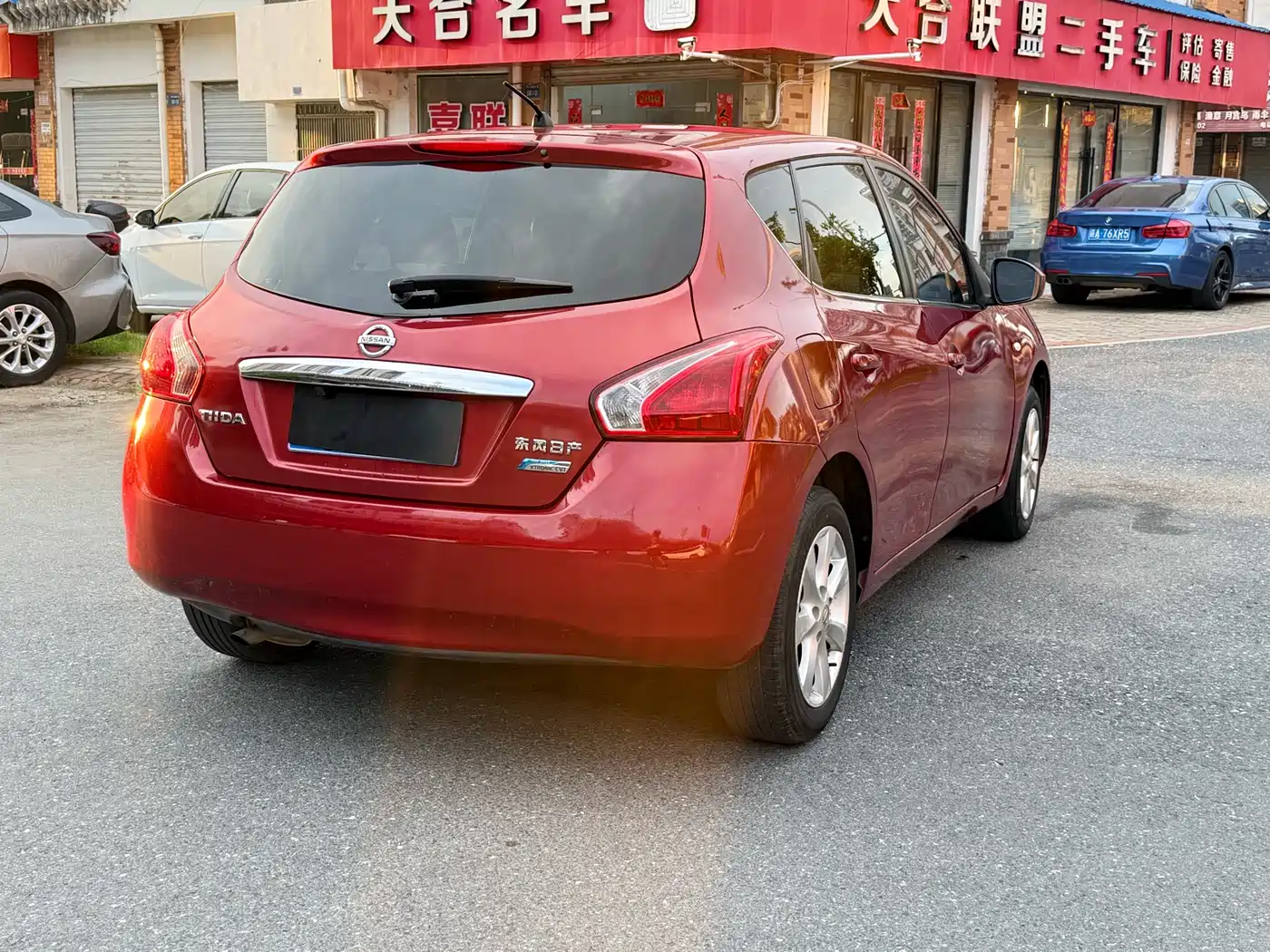 Фото 9 - Nissan Tiida