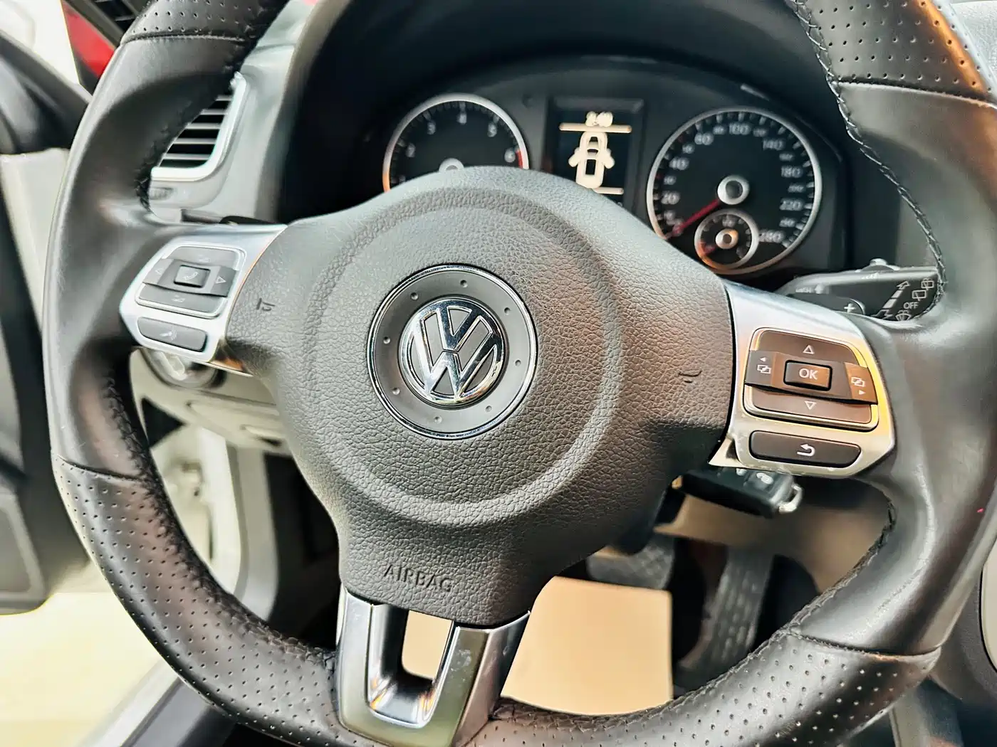 Volkswagen Scirocco 2010 2.0TSI Luxury Edition фото 30