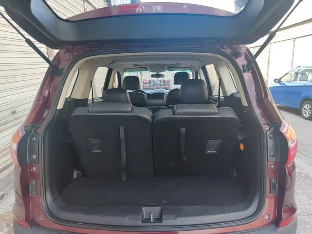 SWM Motor SWM X7 2018 2016 1.8L Manual Luxury 7-seater