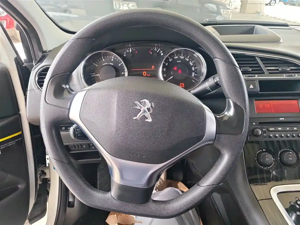 Peugeot 3008 2015 1.6THP Automatic Classic Edition фото 11