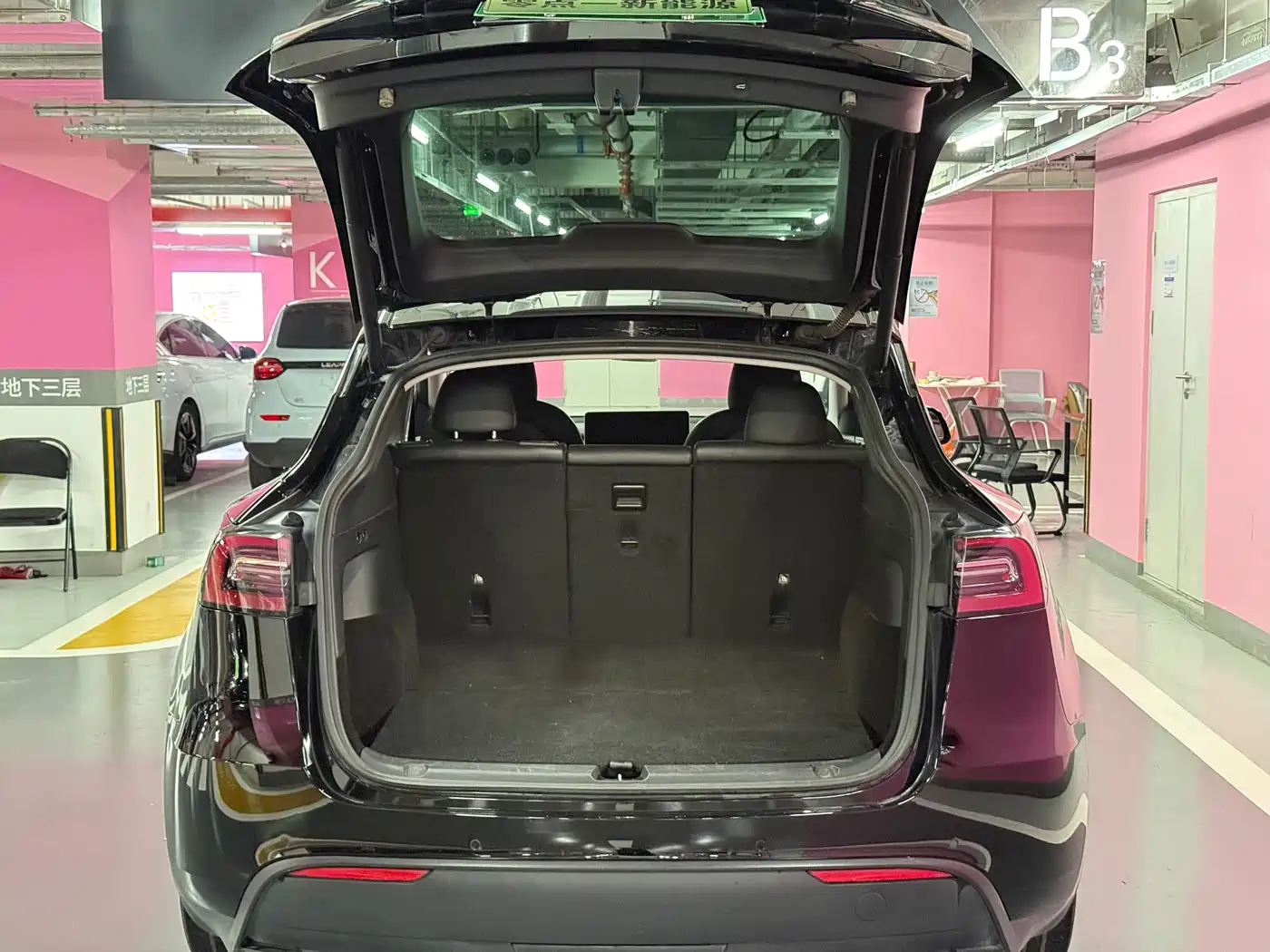 Photo 10 - Tesla Model Y