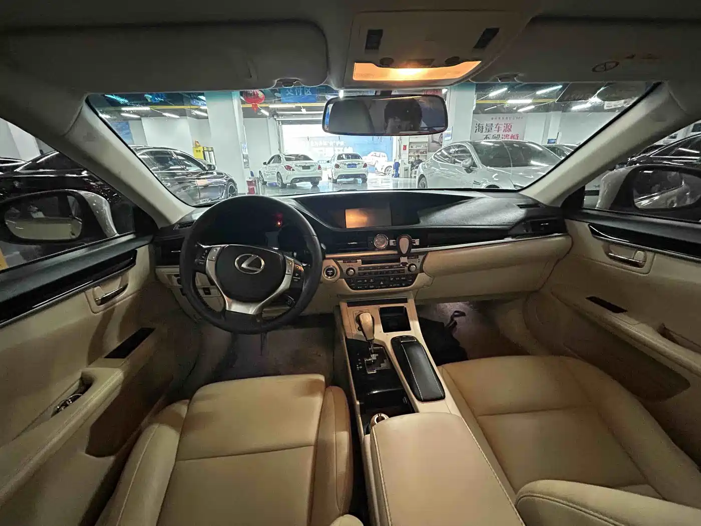 Lexus ES 2014 300h Elite Edition фото 7