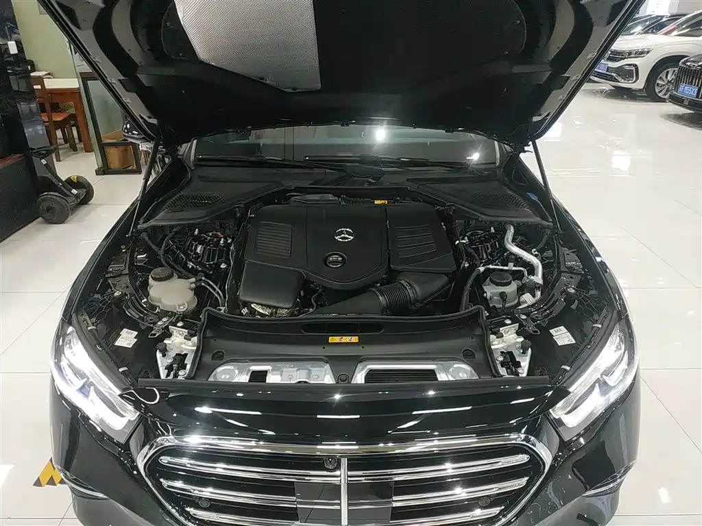 Mercedes-Benz E-Class 2024 E 300 L Fashion фото 16