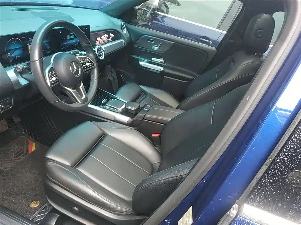 MERCEDES-BENZ GLB