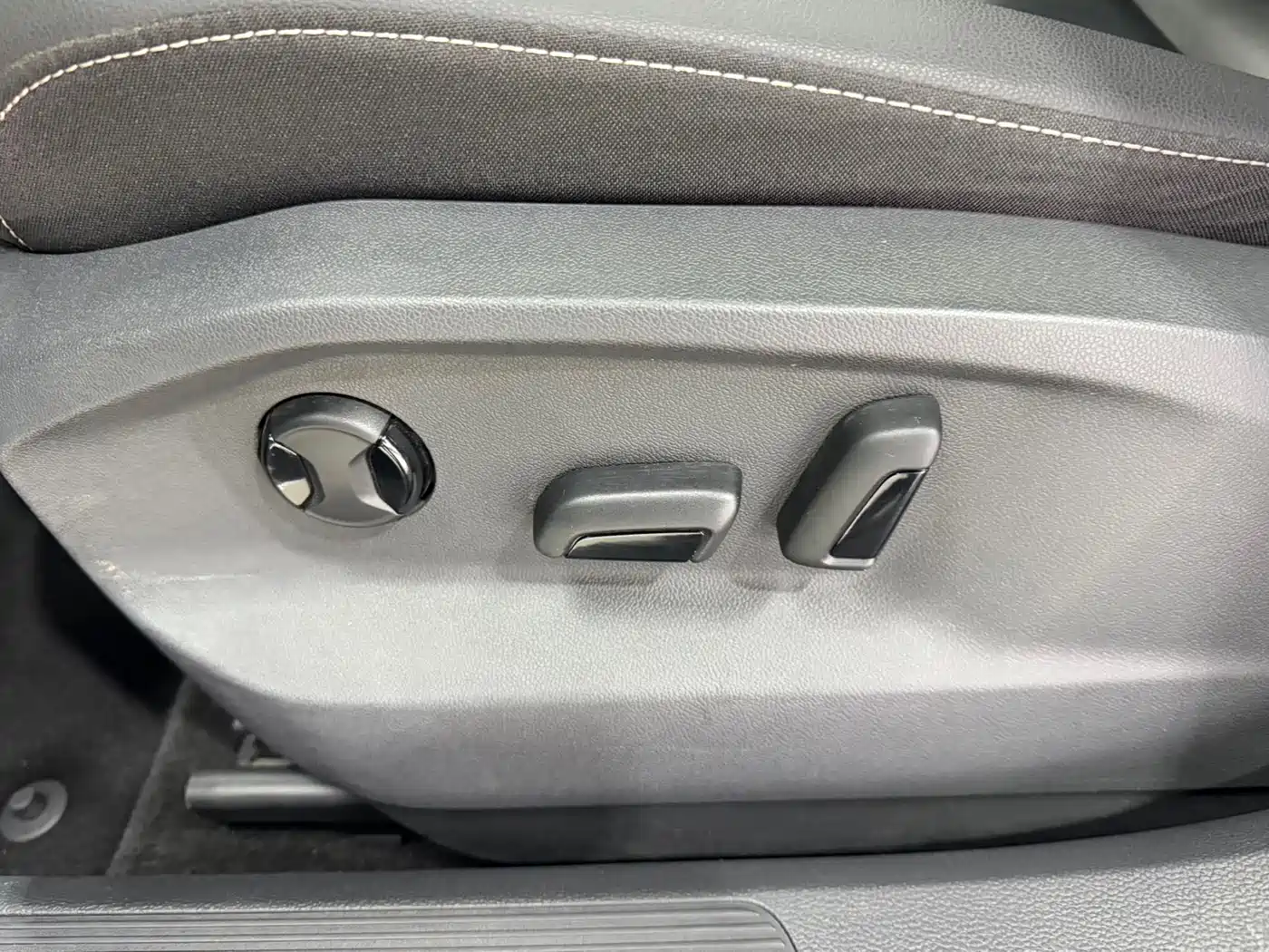 VOLKSWAGEN T ROC EXPLORING SONGS