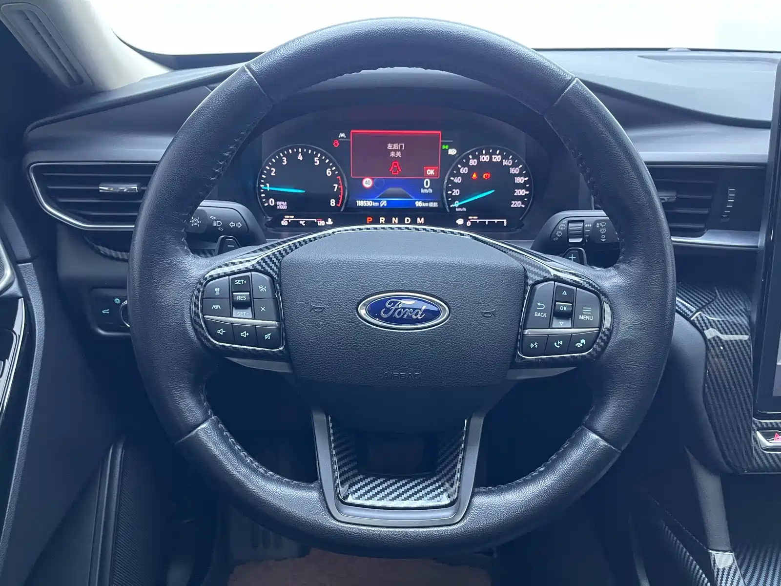 Фото 15 - Ford Explorer