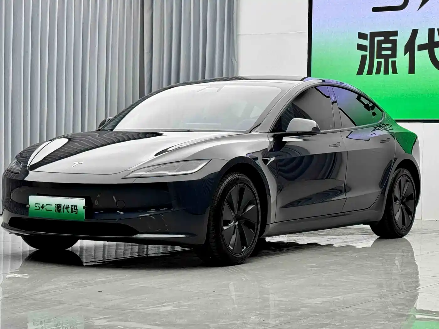 Photo 5 - Tesla Model 3