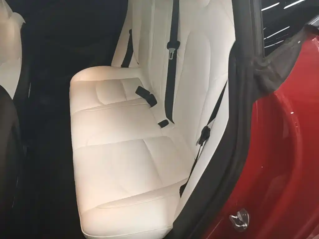 Фото 13 - Tesla Model 3