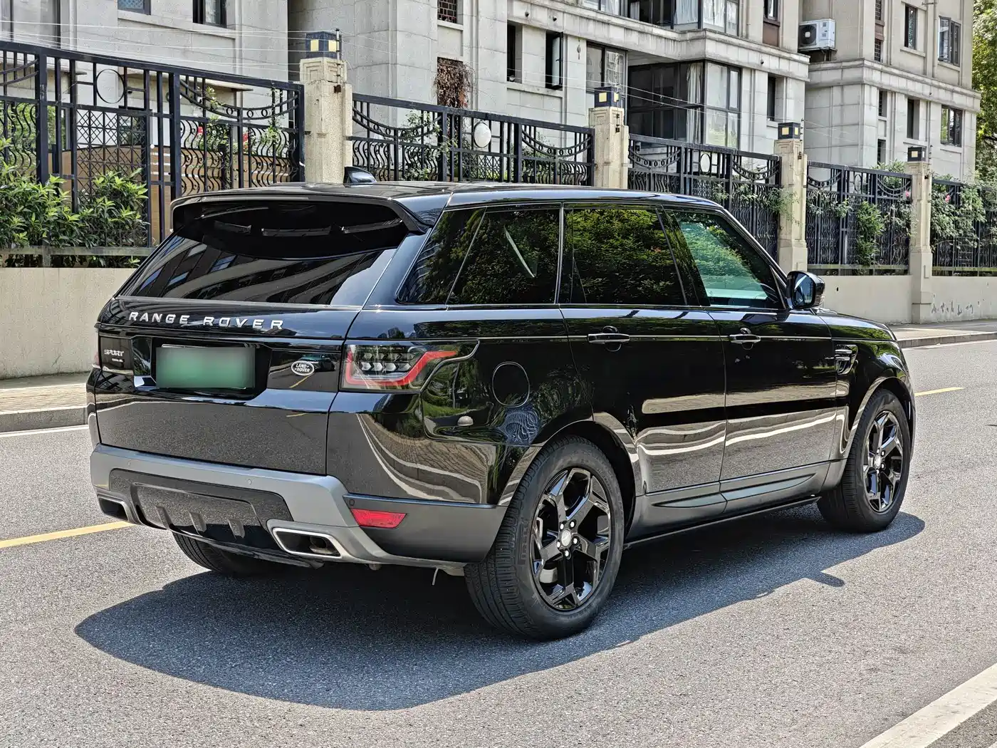 Land Rover Range Rover Sport PHEV 2022 P400e SE фото 6