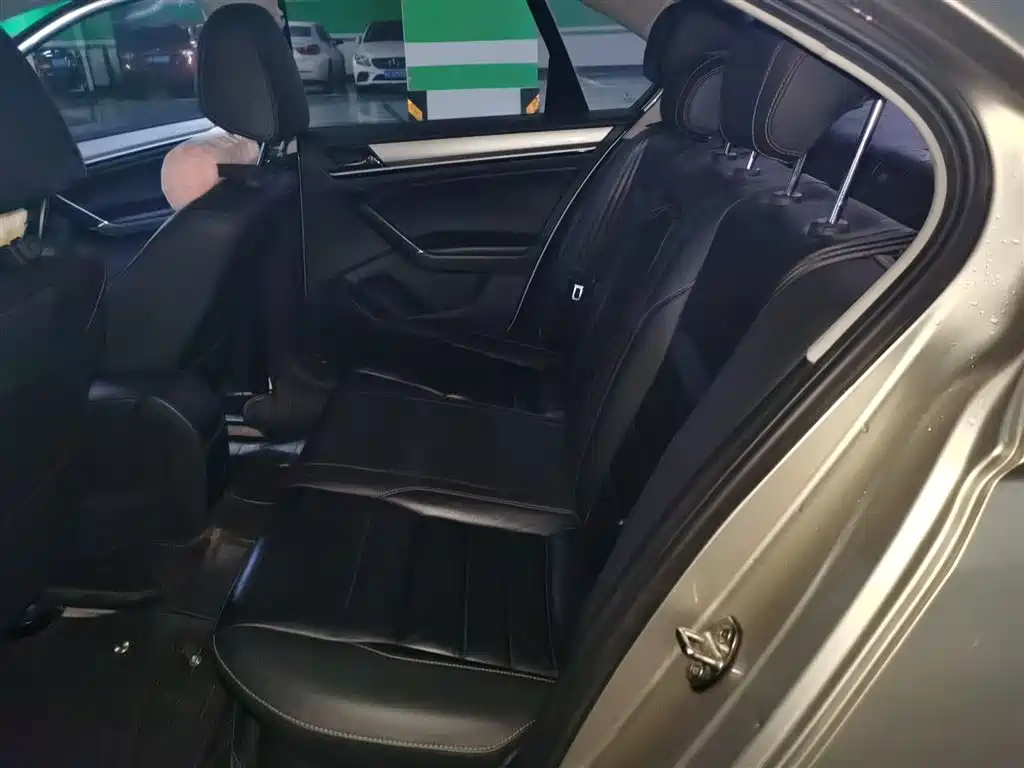 Volkswagen Bora 2017 1.6L Automatic Comfort фото 15