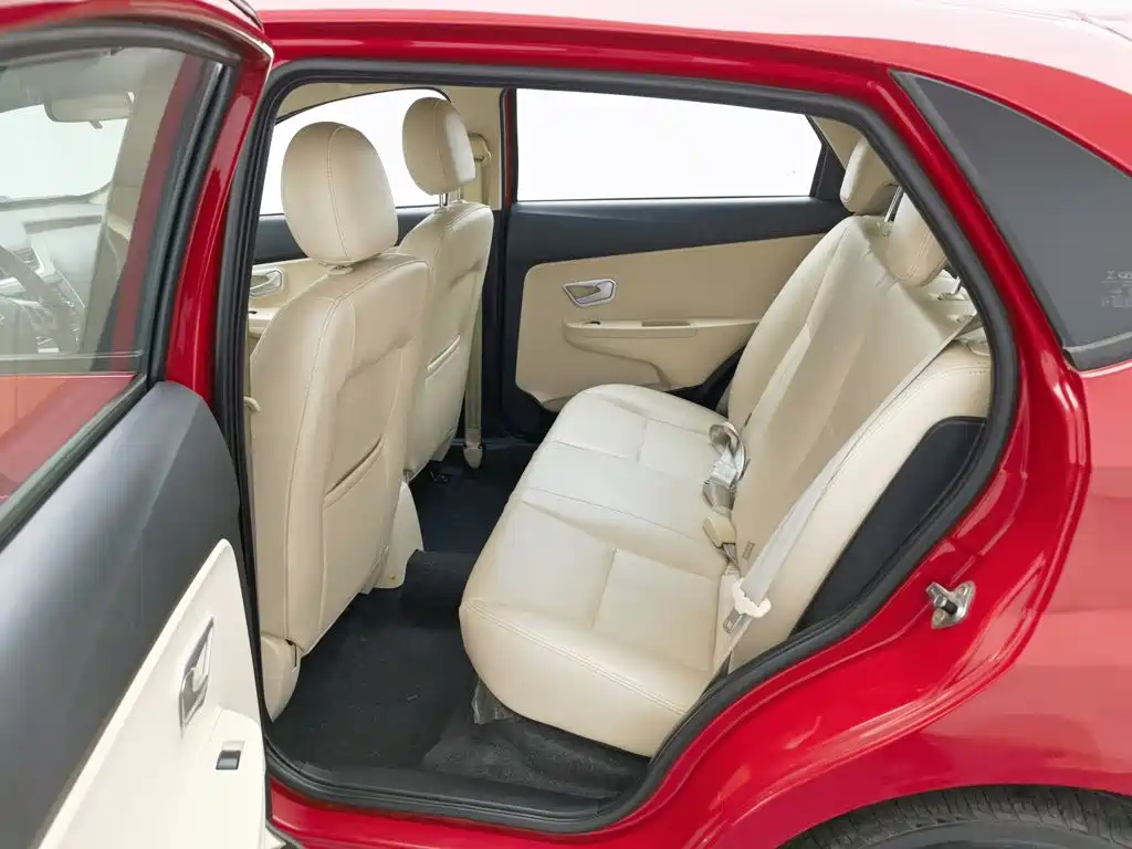 Chery Fengyun 2 2015 2013 Hatchback 1.5L AMT Sharp Edition