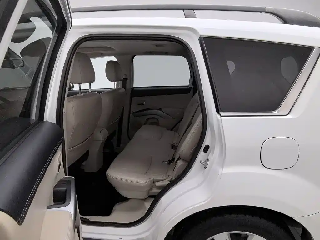 Mitsubishi Outlander (Import) 2012 2012 Outlander 2.4 Fashion Navigation Edition