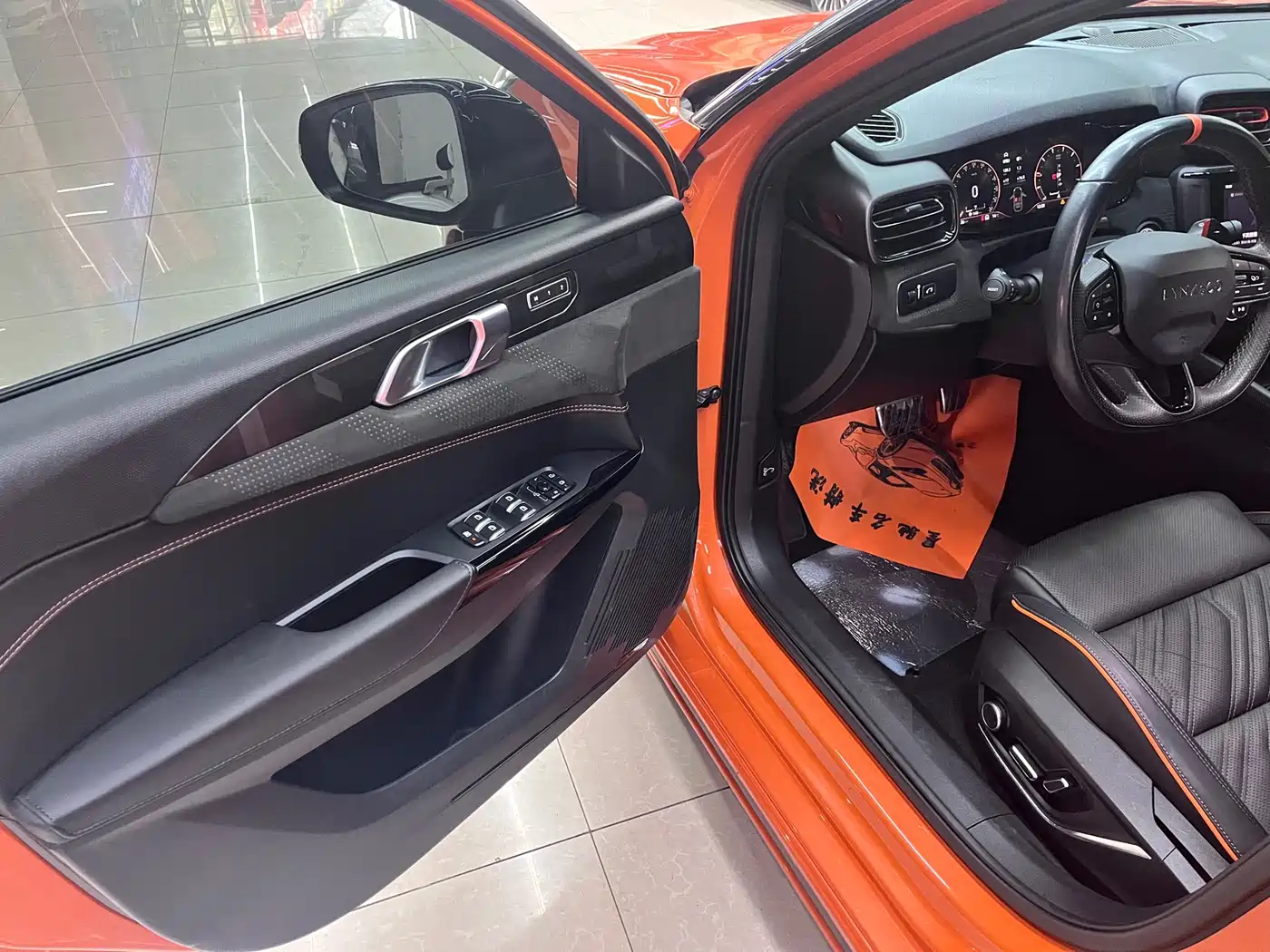 Lynk & Co 02 Hatchback 2022 2.0TD Plus фото 7