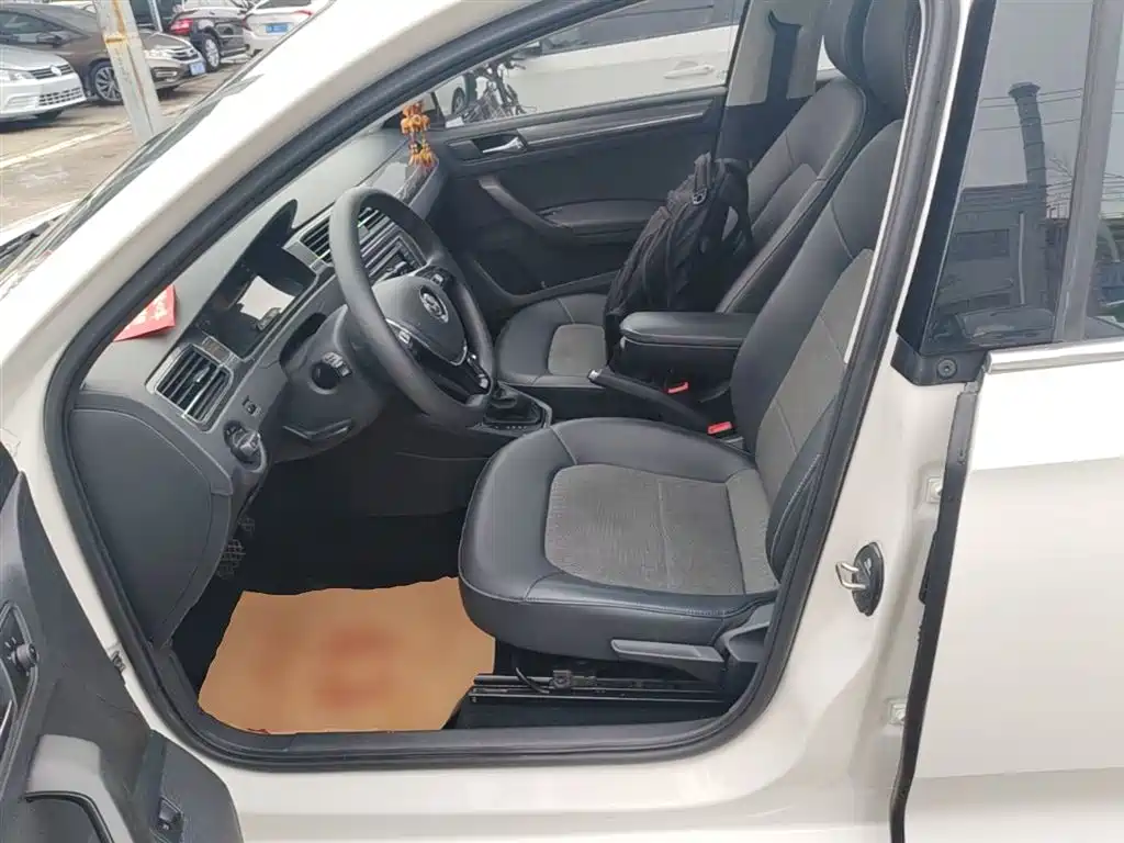 Volkswagen Santana 2016 1.6L Automatic Comfort Edition фото 15