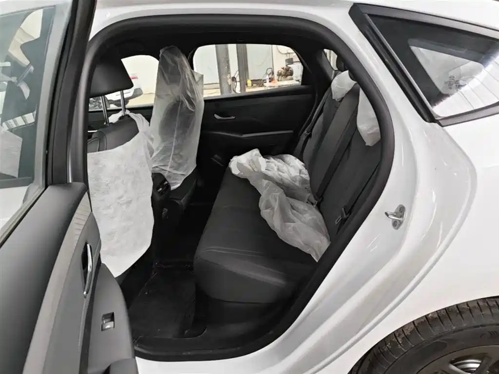 BYD Qin PLUS 2026 DM-i Smart Edition 128KM Progressive фото 17