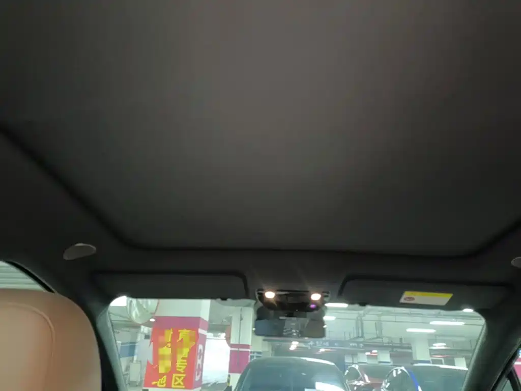 Photo 18 - Li Auto i6