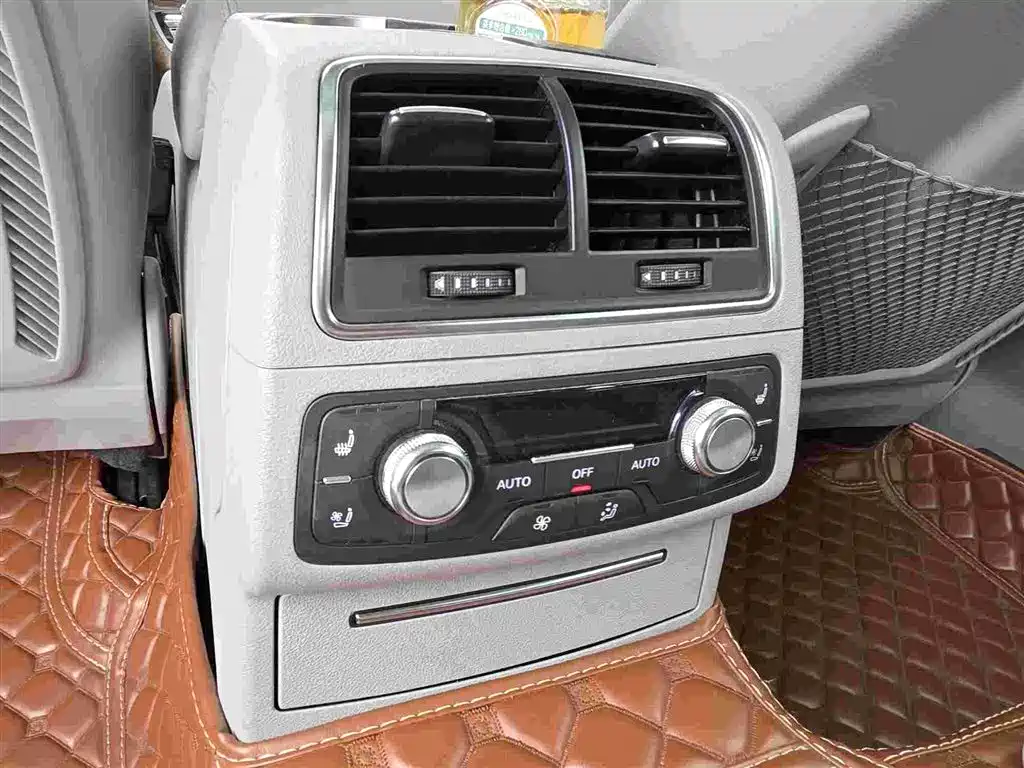 Фото 30 - Audi A6L