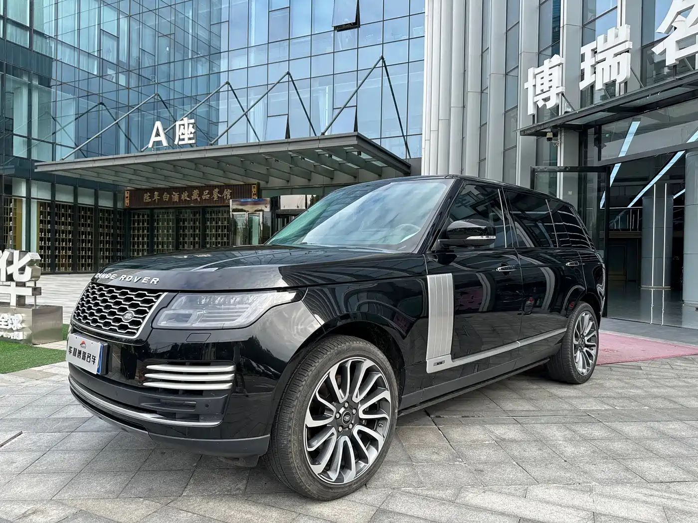 Фото 1 - Land Rover Range Rover