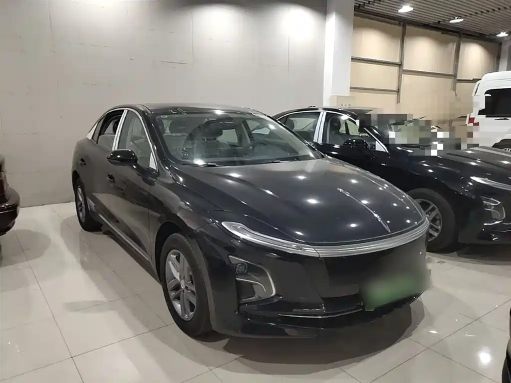Hongqi E-QM5 2025 Model 500km Travel Edition фото 4
