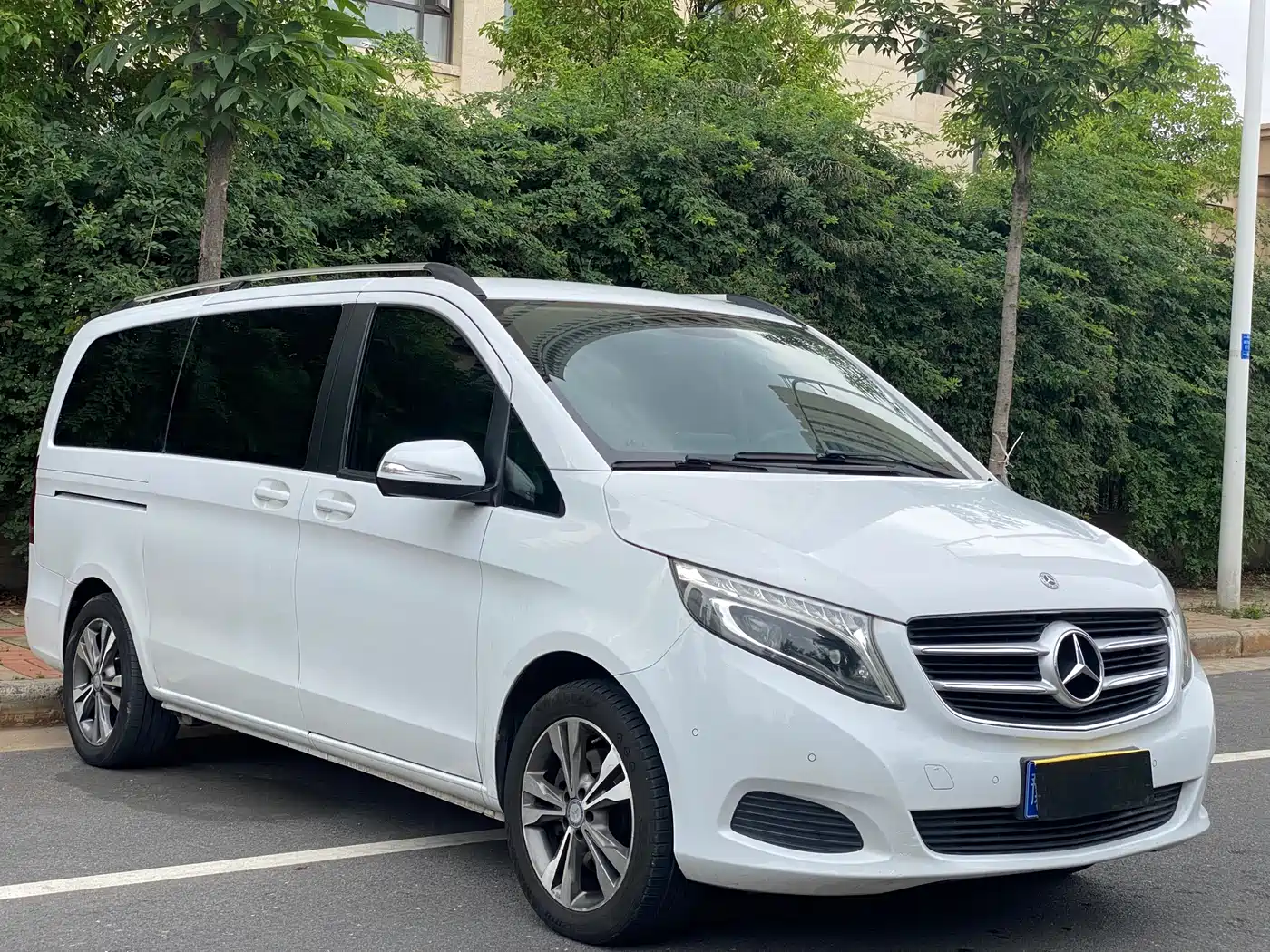 Mercedes-Benz V-Class 2017 Model V 260 Premium Edition фото 3