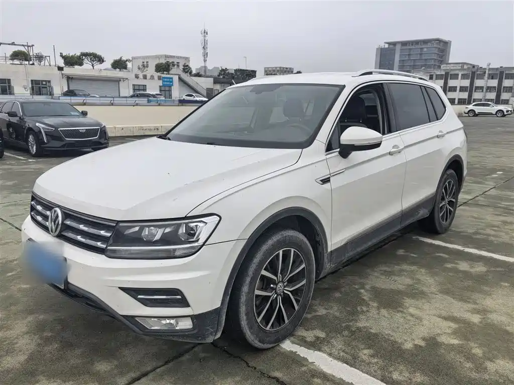 Volkswagen Tiguan L 2017 330TSI Automatic 2WD Comfort Edition фото 2