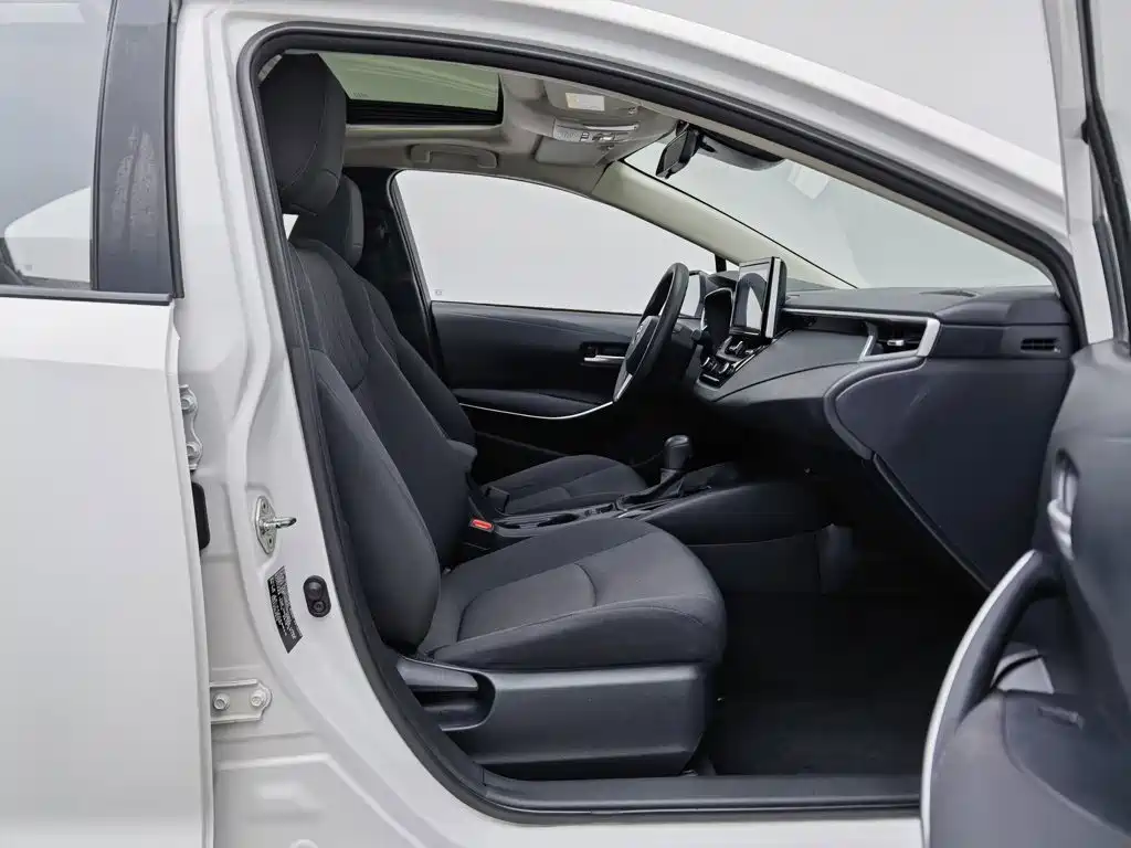 Фото 23 - Toyota Corolla