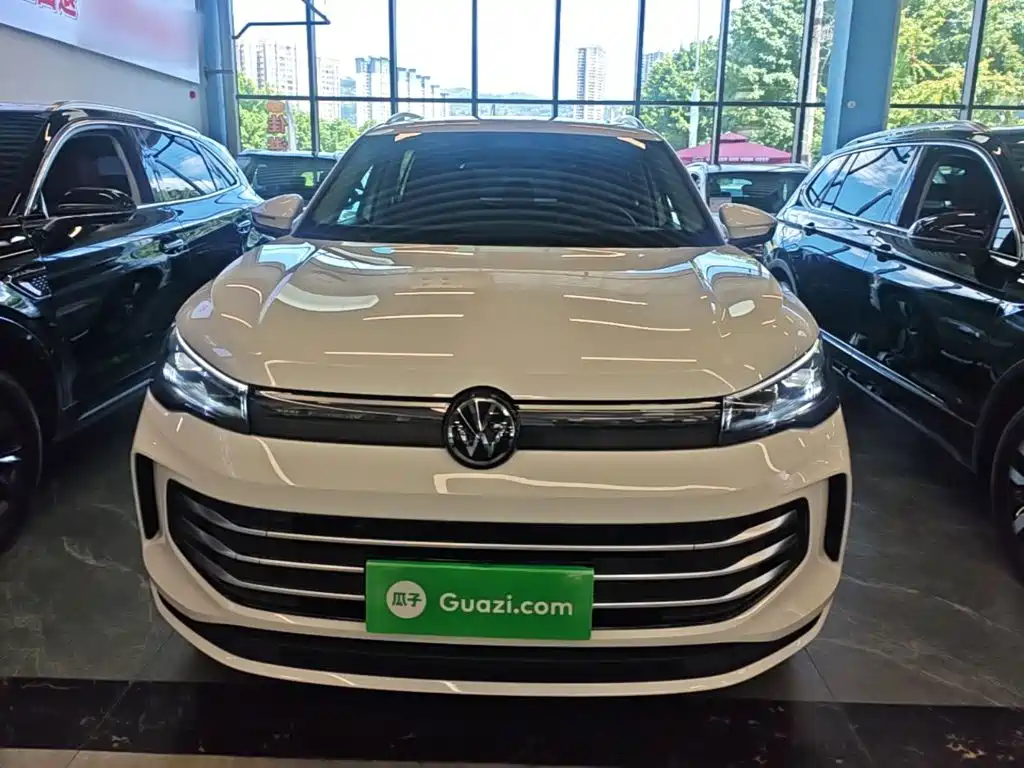 Photo 3 - Volkswagen Tiguan L