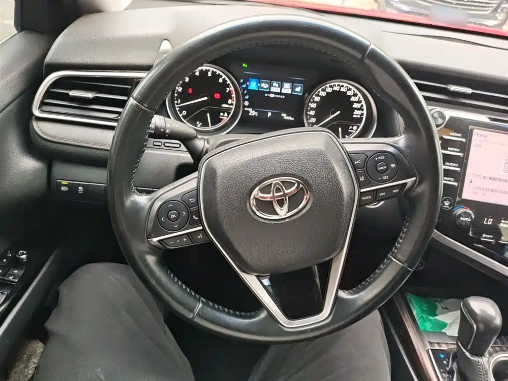 Toyota Camry 2018 2.5G Luxury Edition фото 11