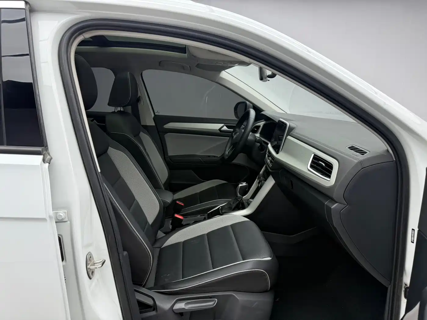 Volkswagen T-ROC 2023 280TSI DSG 2WD Time Edition фото 10