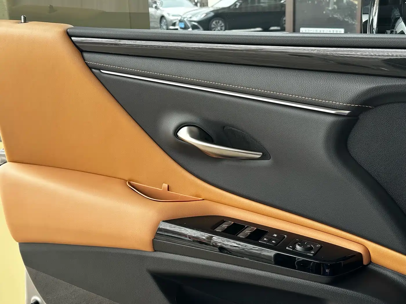 Lexus ES 2022 200 Excellence Edition фото 9