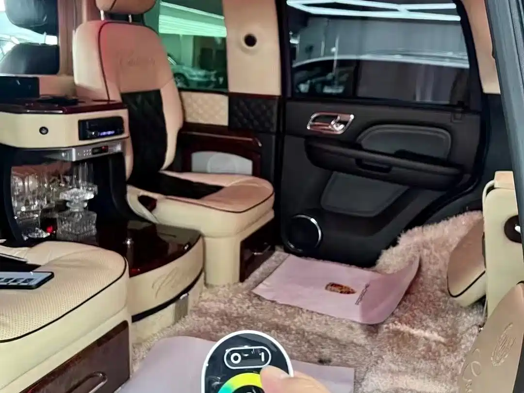 Cadillac Escalade 2013 6.2L ESV Platinum Extended фото 21