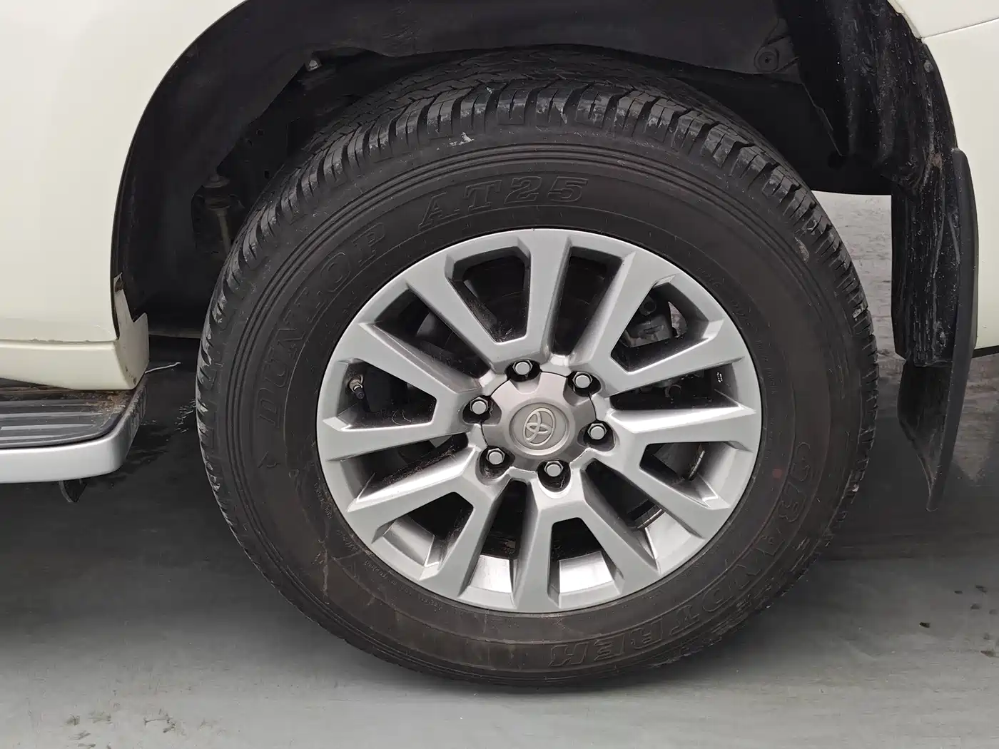 Toyota Prado 2019 2018 3.5L Automatic TX-L Rear-mounted Spare Tire