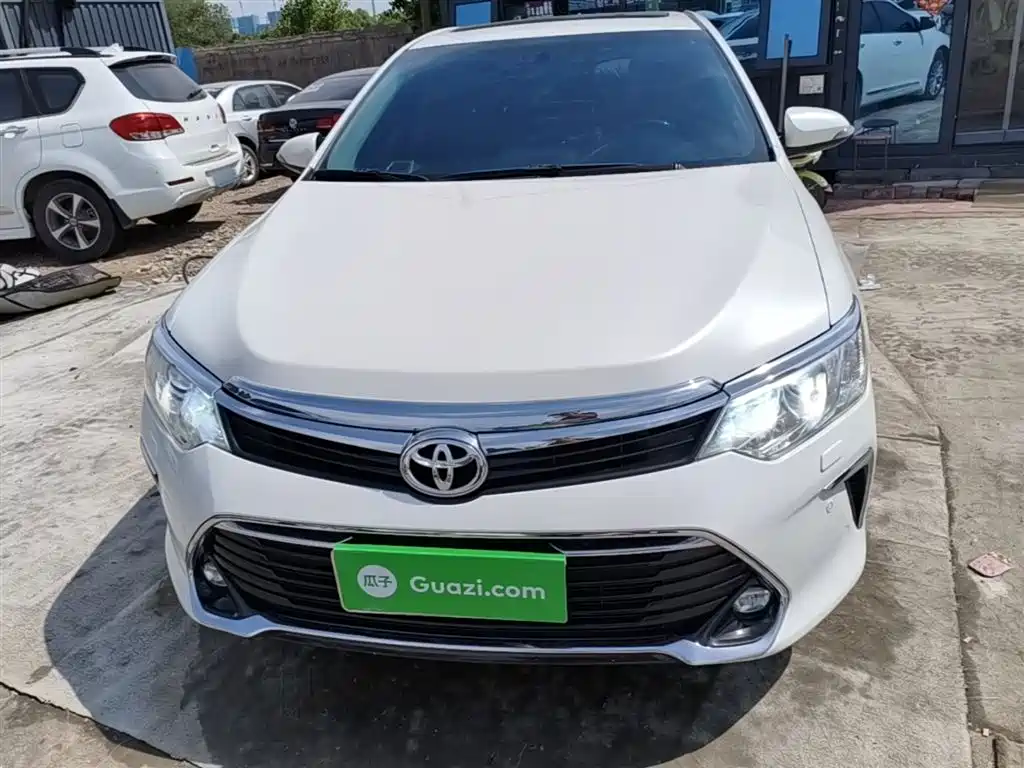 Toyota Camry 2016 2.5G 10th Anniversary Luxury Navigation Edition фото 3
