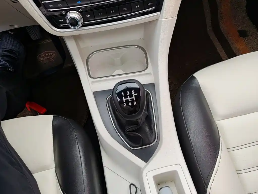 Soueast V5 Lingzhi 2019 2017 1.5L Manual Premium