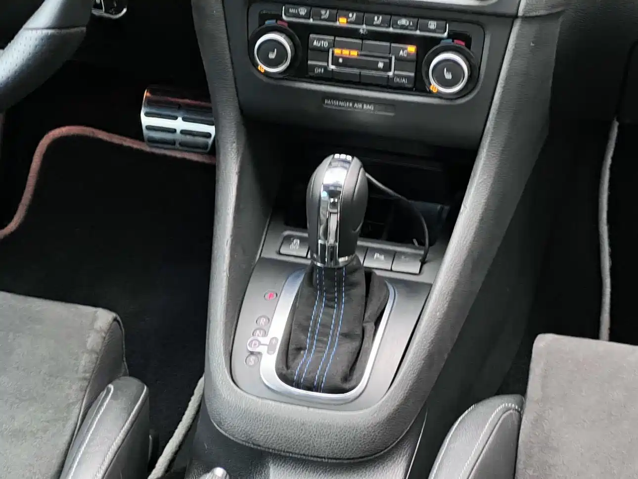 Volkswagen Golf (Import) 2011 2.0TSI R фото 11