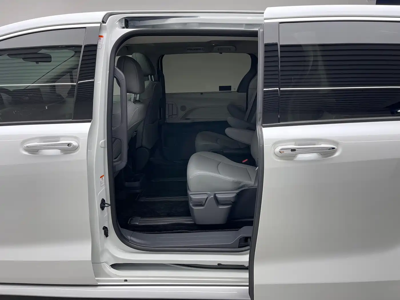 Toyota Granvia 2025 2024 2.5L Hybrid Comfort
