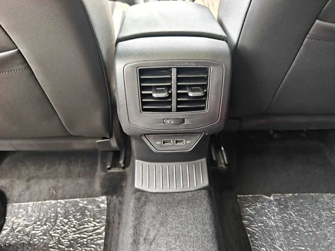 Volkswagen T-ROC 2018 230TSI DSG 2WD Progressive China V фото 13