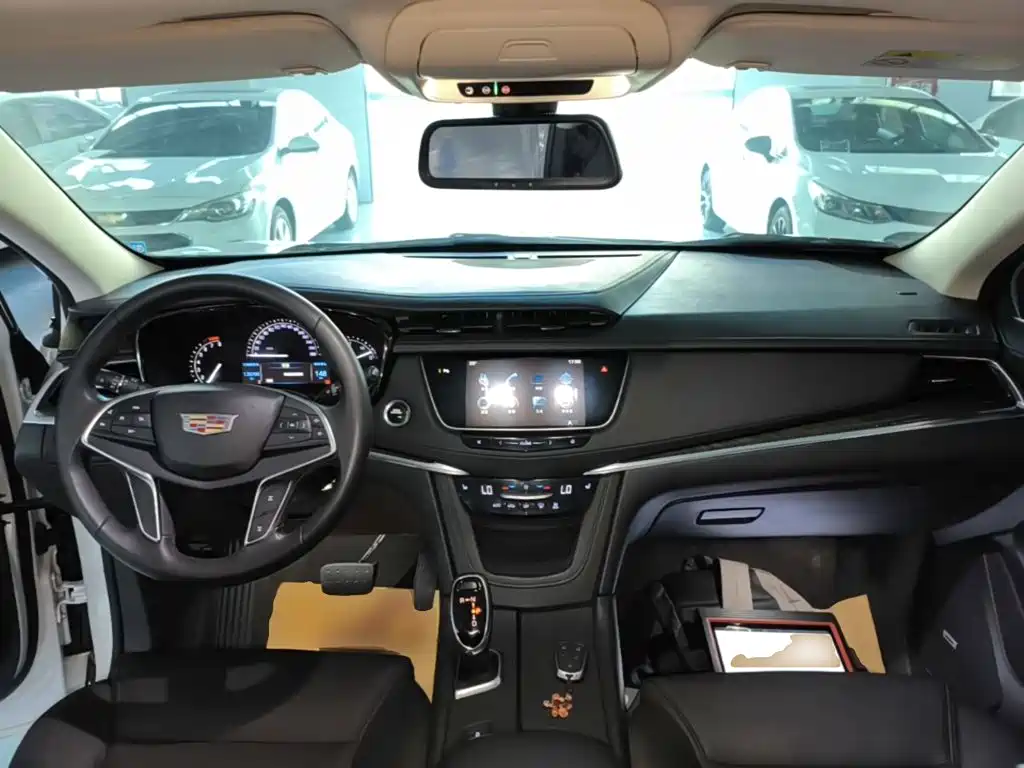 Cadillac XT5 2017 2016 25T Luxury Model