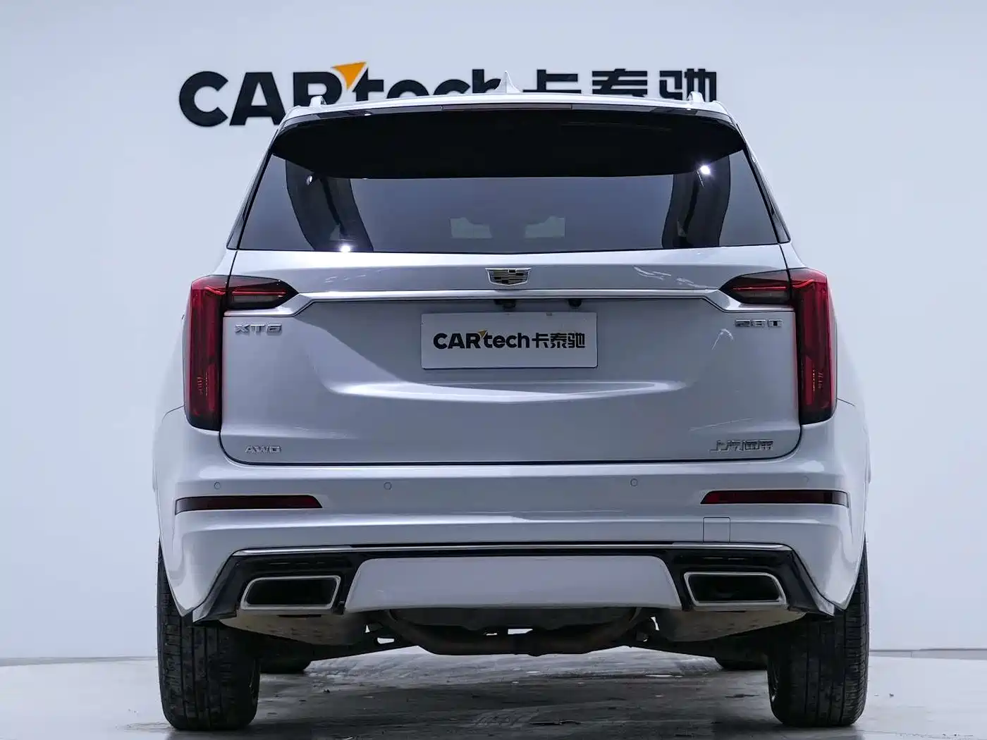 CADILLAC XT6