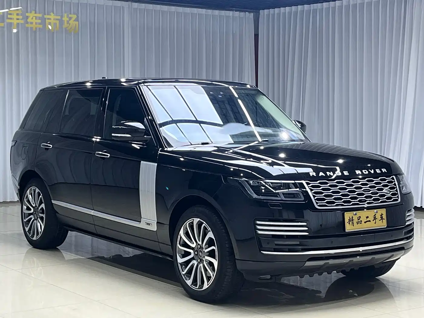 Land Rover Range Rover 2022 3.0 L6 400PS Heritage Extended Classic Edition фото 3