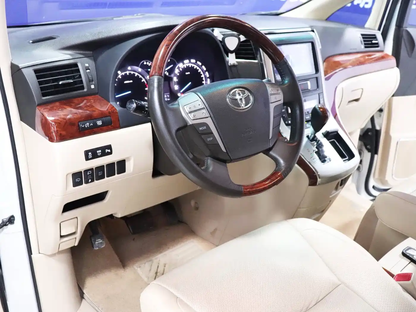 Toyota Alphard 2011 3.5L Luxury Edition фото 6