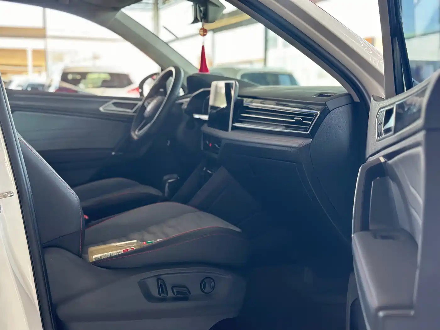 Volkswagen Tiguan L PHEV 2022 430PHEV Plug-in Hybrid Premium фото 11