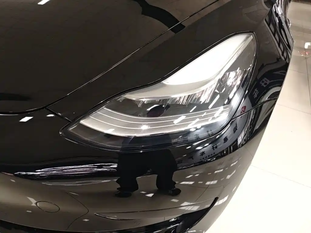 Фото 24 - Tesla Model 3