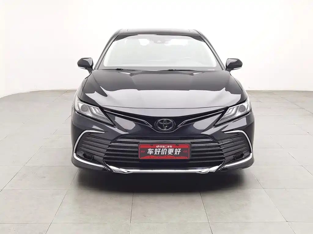 Фото 3 - Toyota Camry