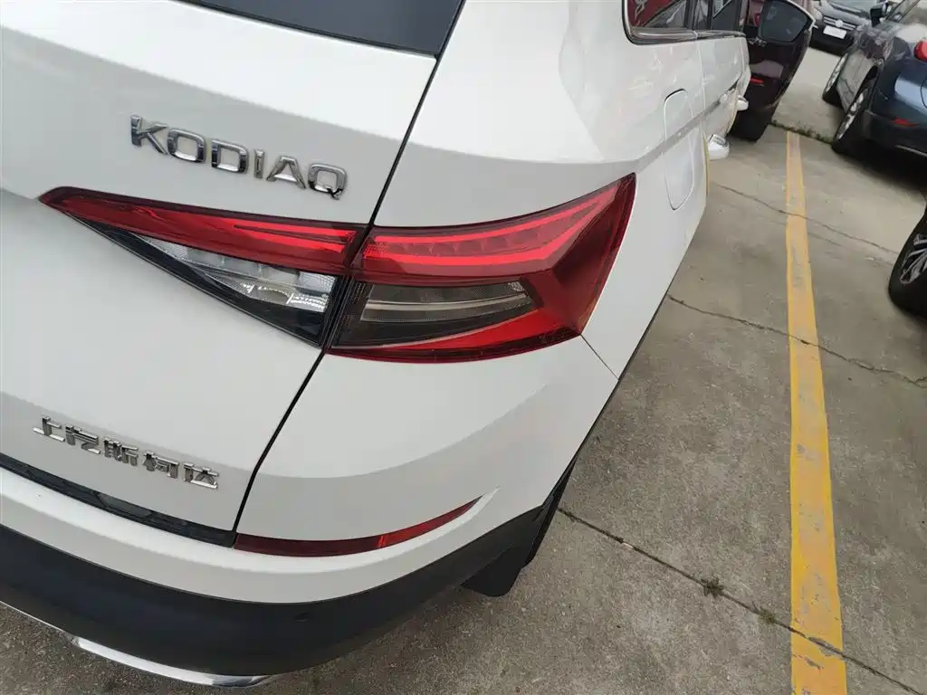 Škoda Kodiaq 2017 TSI330 7-seater 2WD Luxury Edition фото 8
