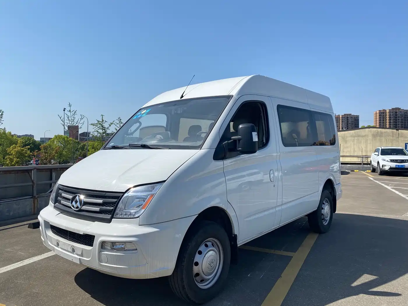 Maxus Xintu V80 2018 2017 2.5T 6-speed manual Aoyun Tong China V short wheelbase ultra-low roof 5/6/10 seats